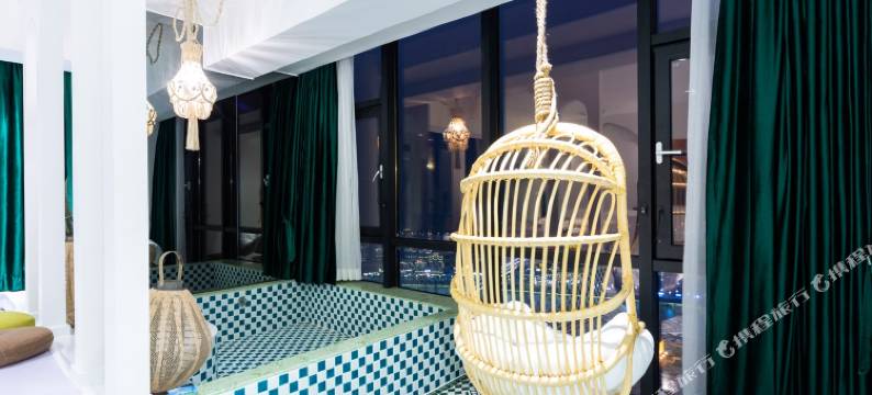 南倾·一岛高空江景酒店(重庆解放碑洪崖洞店)图片