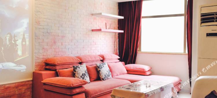 唯爱情侣公寓(武汉万松园店)图片