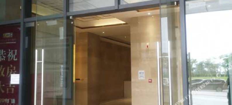 湛江海岸一线假日公寓(万达广场荣盛中央广场店)图片