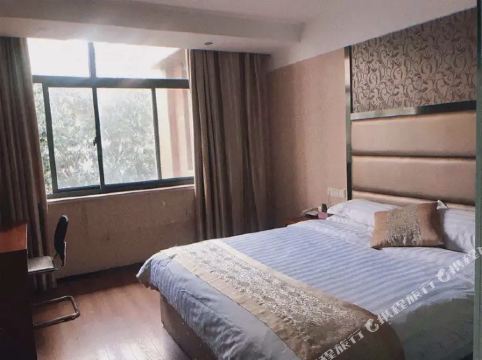 嘉兴海宁市金典商务宾馆洛隆路店    分(1条点评) 126起距离344米立即