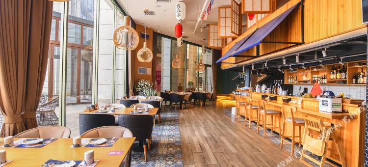 假日初上酒店(郑州新郑国际机场恩平湖地铁站店)图片