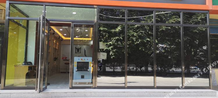 派酒店(哈密火车站店)图片