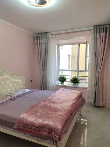 伊犁左手o右手公寓(6号店)