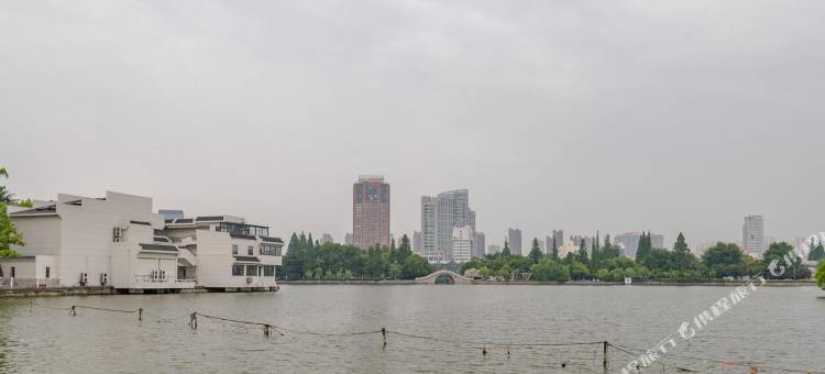 曼斯顿假日酒店(中山路步行街芜湖高铁站店)图片