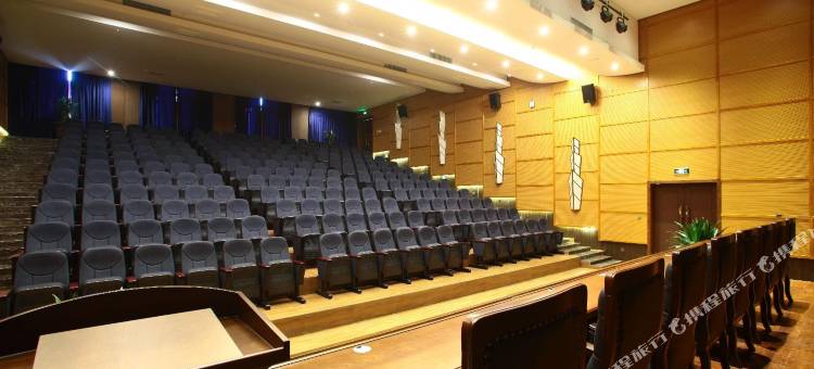 贺兰山森林公园游客服务中心图片
