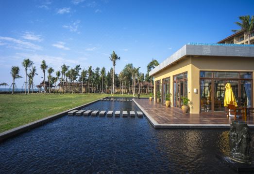 Wyndham Maoming Hotel Overview