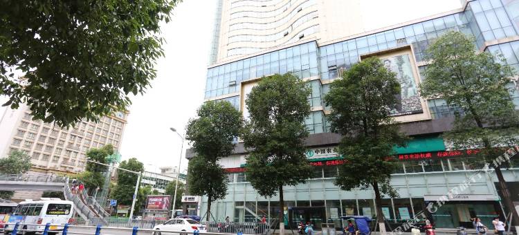 百大假日酒店(绵阳高铁站凯德广场店)图片
