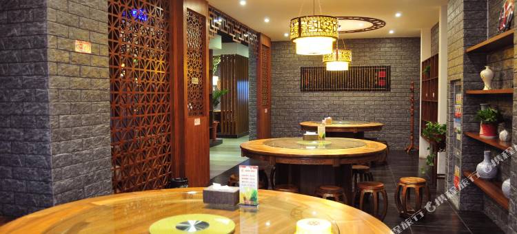 六安三福时尚主题酒店图片