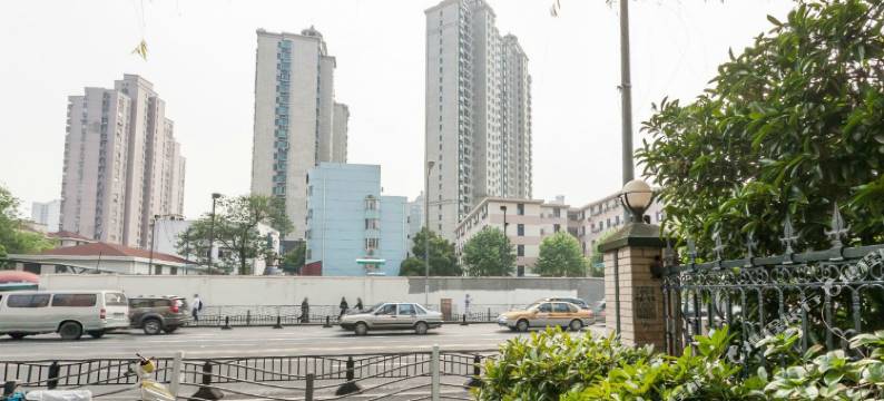 宝隆居家酒店(上海中山医院东安路地铁站店)图片