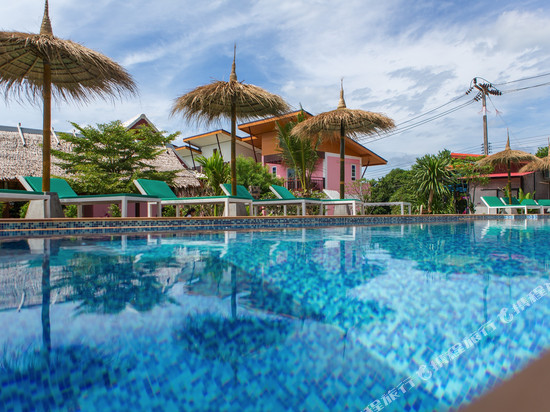 粉红简易别墅度假村