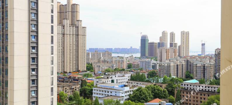 武汉温馨江景房/江滩/古琴台归元寺黄鹤楼东湖酒店式公寓图片