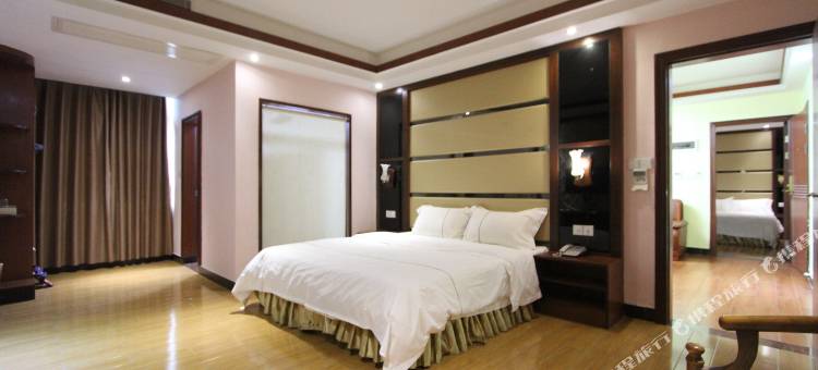 轻住酒店·鸿百年精选(信宜体育馆店)图片