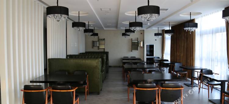 察布查尔海峰酒店图片