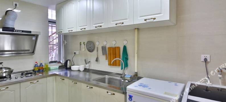 青岛栈桥劈柴院有格调两居室公寓图片