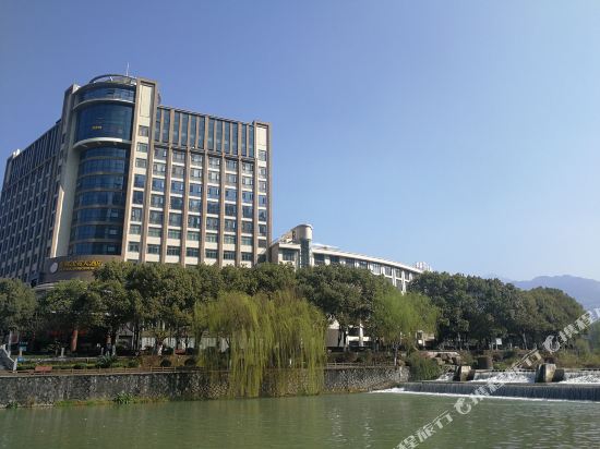 景宁畲乡鸿宾大酒店