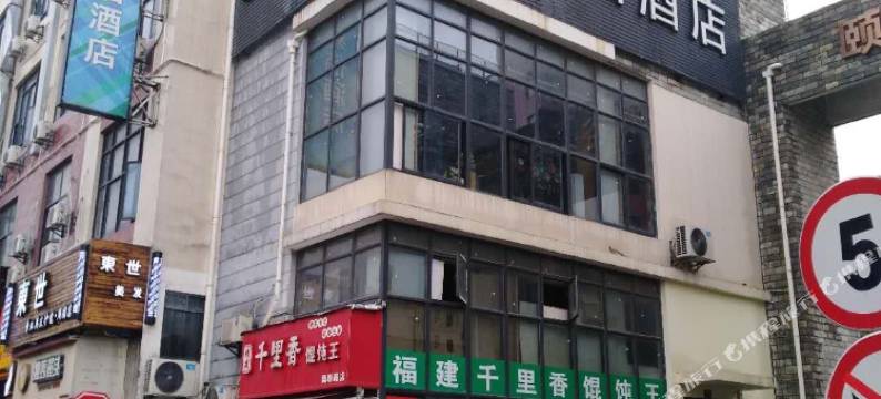 易佰酒店(上海周浦医谷店)图片