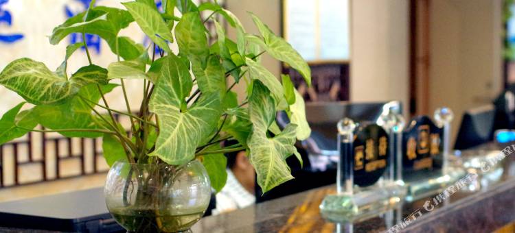 陇川鸿运酒店图片