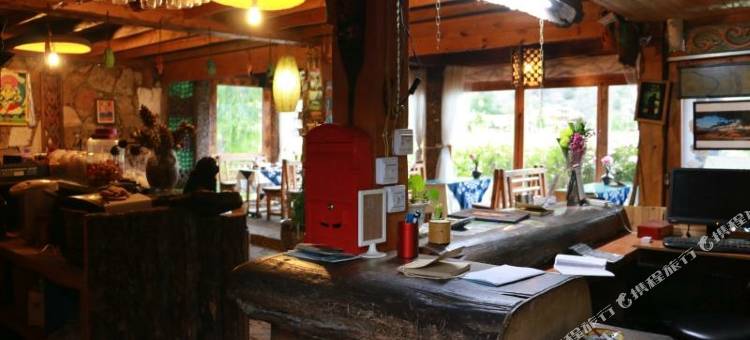 泸沽湖木楞房精品客栈图片