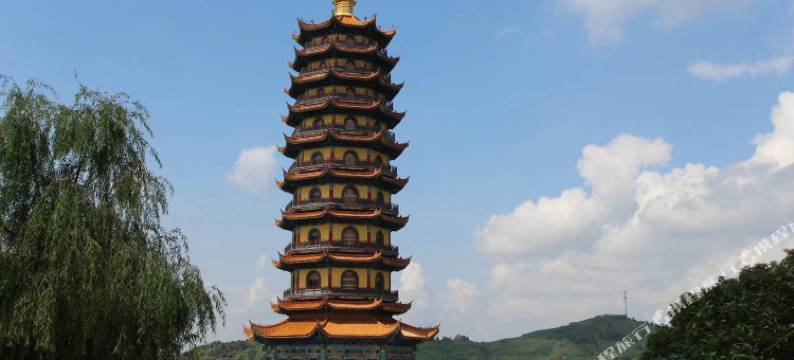弥勒锦屏山静心雅舍图片