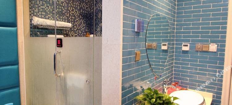 华尚电影酒店(龙华地铁站店)图片