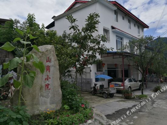 成都肥肠烧土豆特色民宿