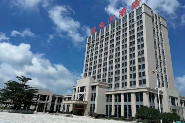 文登七里汤温泉区,毗邻邮电大楼总部,交通便捷,得天独厚的地理位置