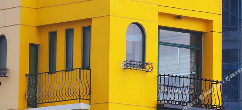 花莲蓝色玻璃海图片