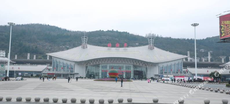 维一风尚酒店(张家界火车站天门山索道店)图片