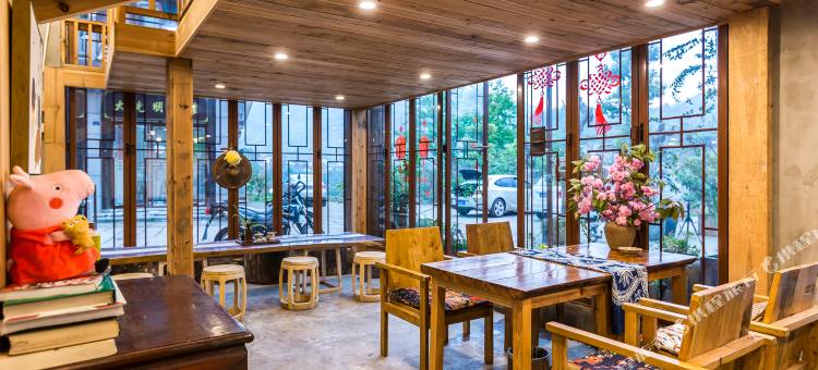 峨眉山等风来民宿(黄湾游客中心店)图片