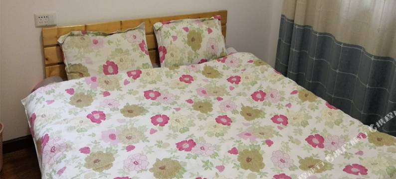 武汉鹿脚山村民宿木木屋图片