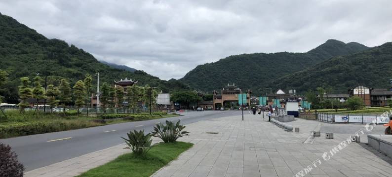 遇见你民宿(峨眉山黄湾游客中心店)图片