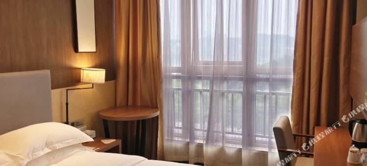 精途酒店(黄石北站磁湖景区店)图片