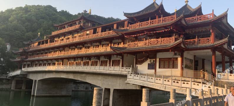 岚皋新月宾馆图片