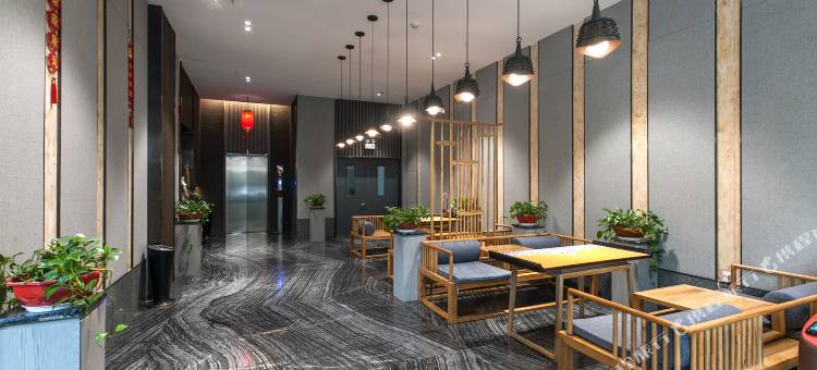 璞素酒店(随州白云湖教育局店)图片
