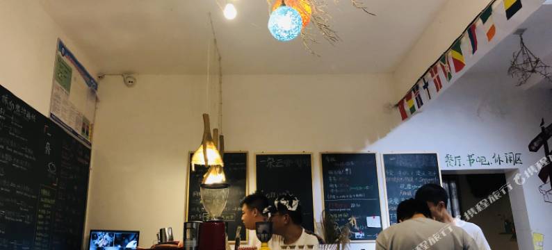 张家界一朵云青年旅舍(天门山索道店)图片