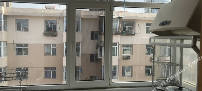 太原路灯下的雪公寓图片