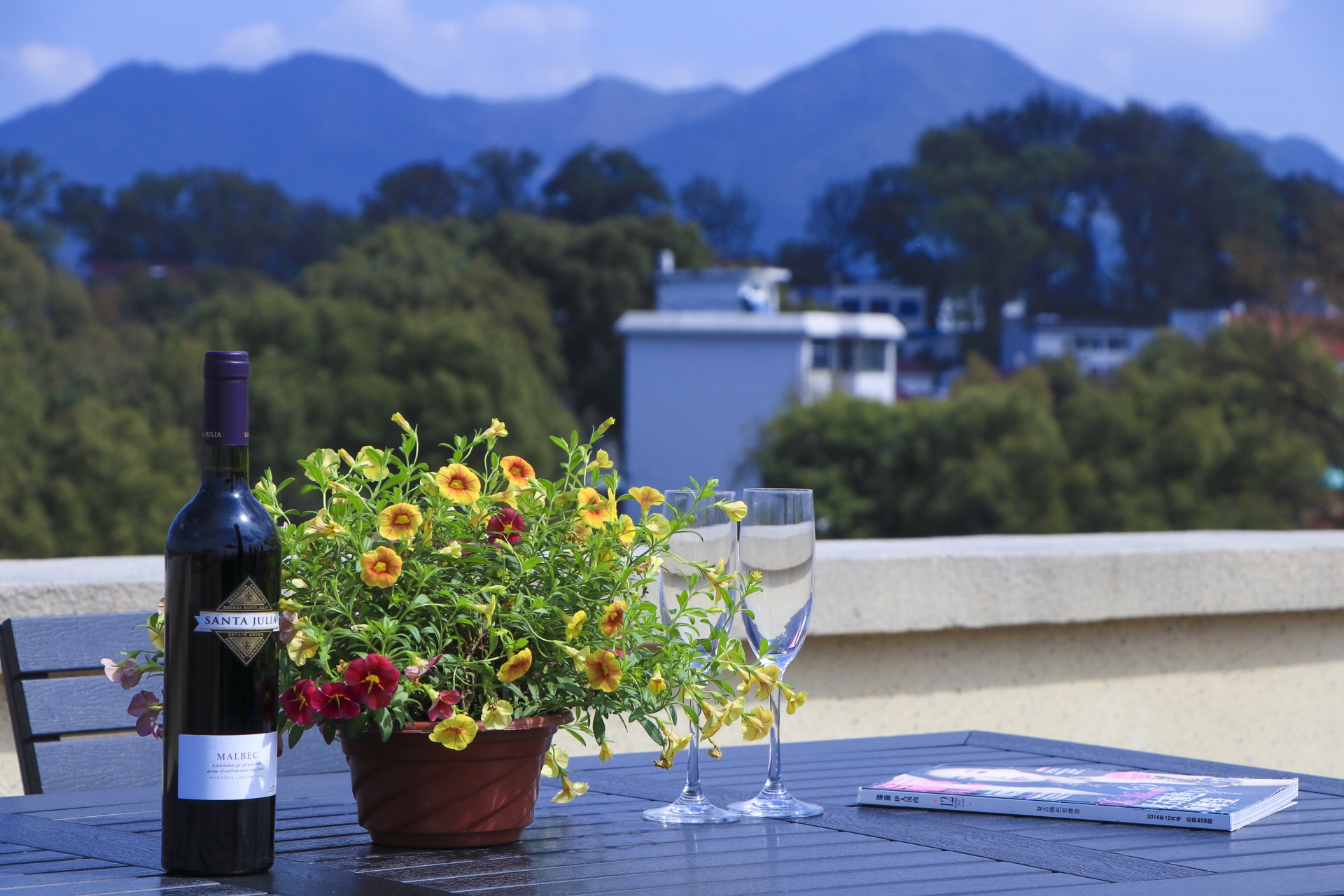 Xinchang Meets A Resident of XishanOver view