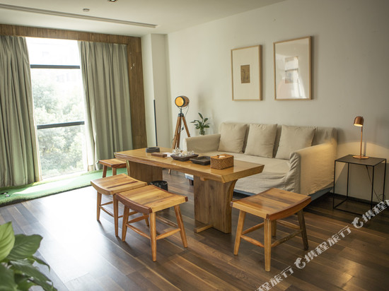 九间房(沃尔玛民发广场店)