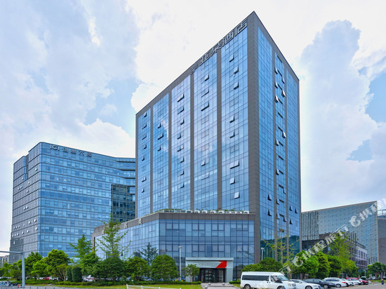 宁波南部商务区罗蒙环球乐园亚朵酒店