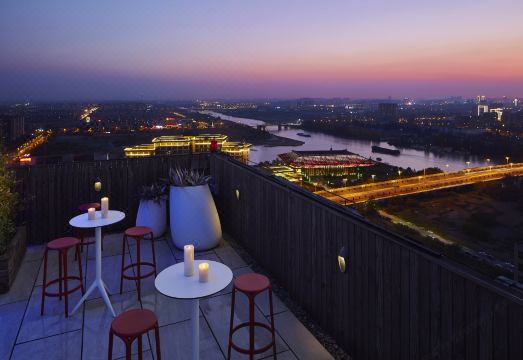 扬州东高铁站美居酒店（京杭大运河店）外景图