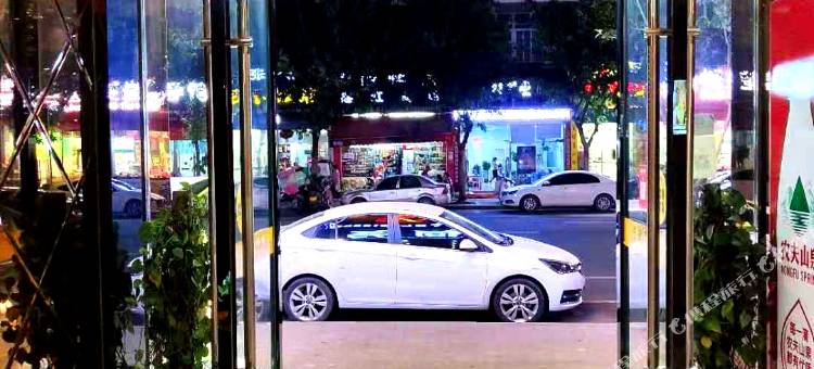 金钻商务酒店(信丰火车站店)图片