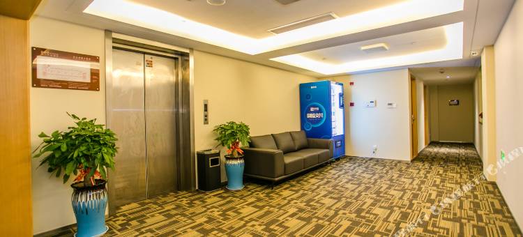 布丁严选酒店(杭州临平银泰百货邱山大街地铁站店)图片