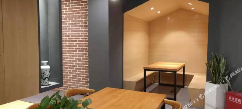 上海夜宿晓行青年旅舍(火车站汉中路地铁站店)图片