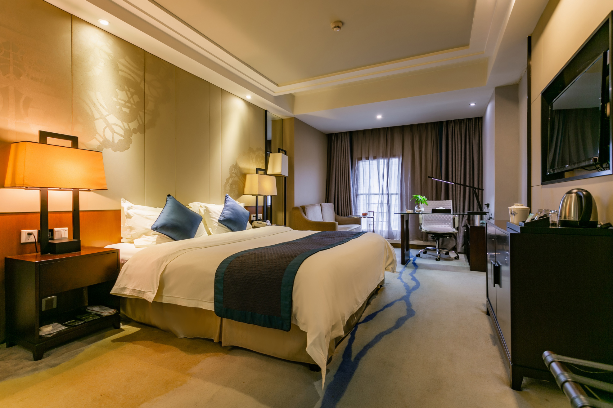 Leadersky Hotel Over view