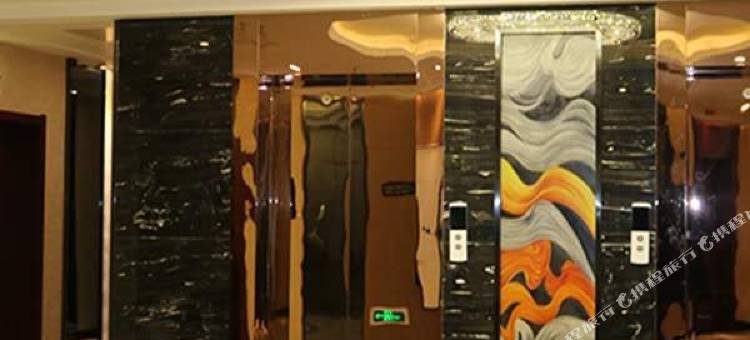 鸿泰商务酒店(卢氏金地苑店)图片