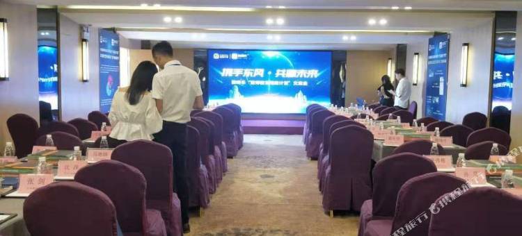 仟那酒店(中原国际博览中心凤凰台地铁站店)图片