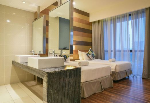 D'Majestic Place by Widebed Hotel Overview