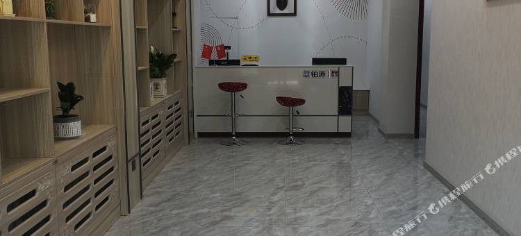 派酒店(哈密火车站店)图片