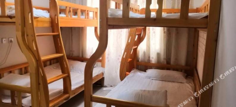 泸定绿草地宾馆图片