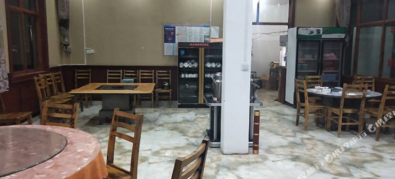 德钦县佛山乡假日商务酒店图片